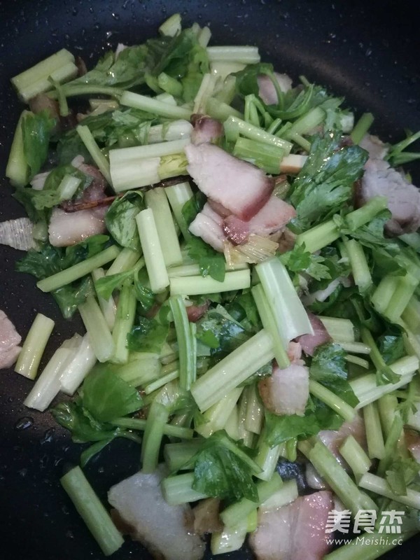 香芹炒豆干腊肉