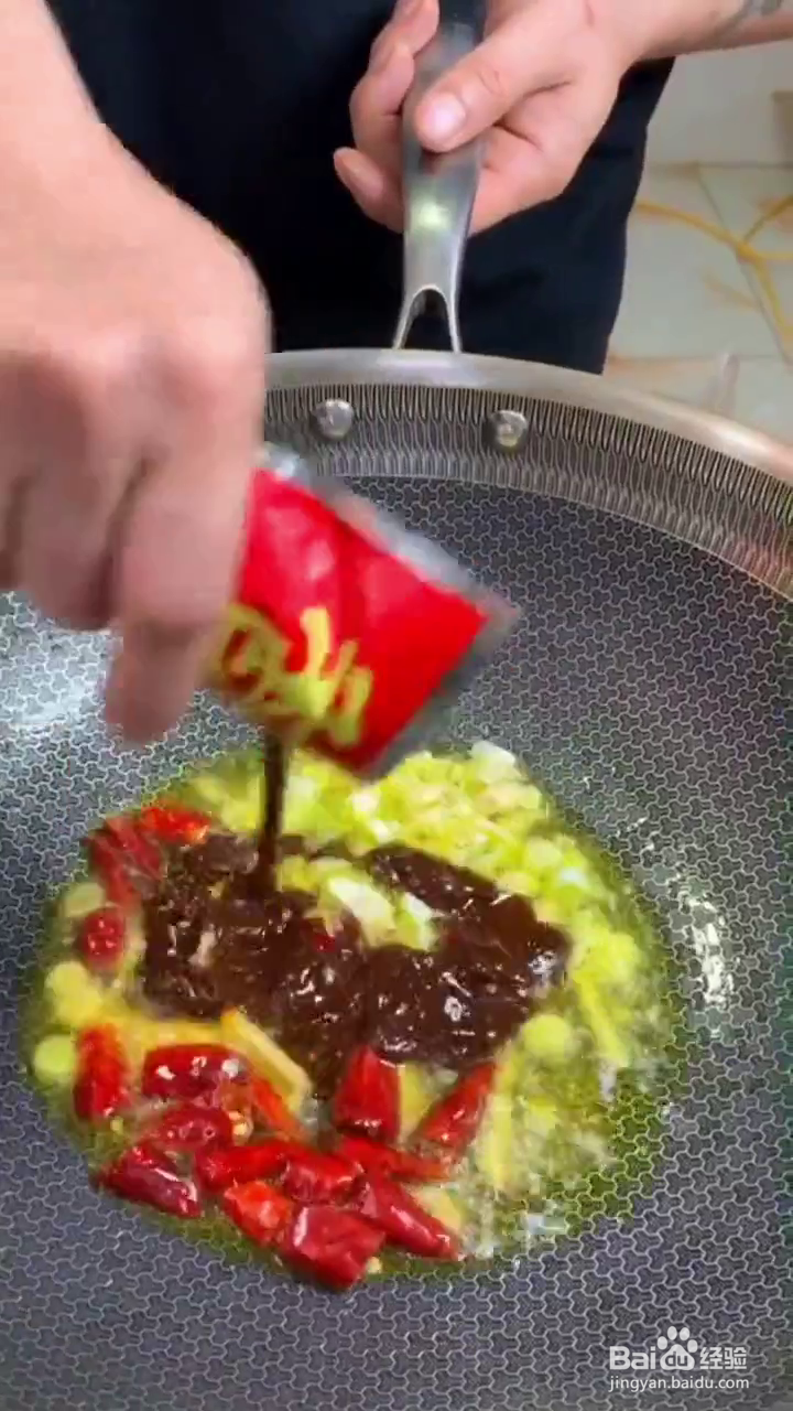 如何制作好吃的鲫鱼烧粉条?