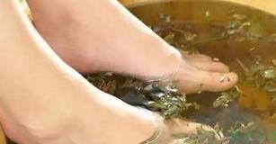 用热水怎么泡脚,泡多长时间最佳