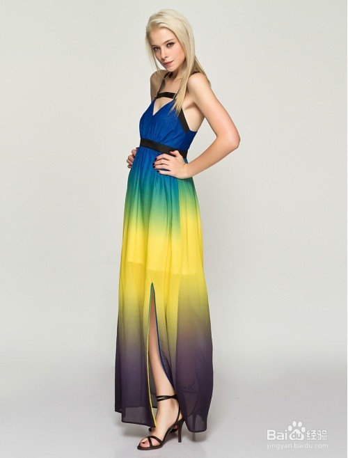 糖果色吊带裙如何穿搭比较好看