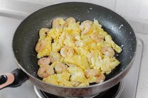 虾仁滑蛋的做法