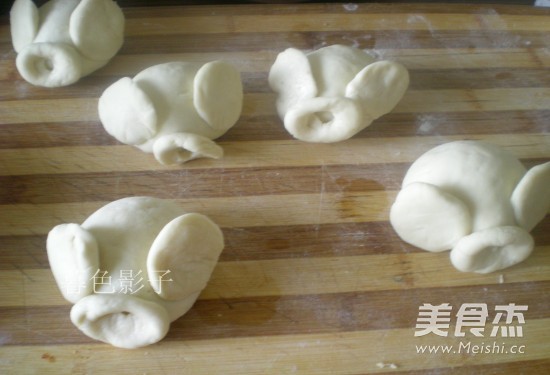 小猪豆沙包的做法