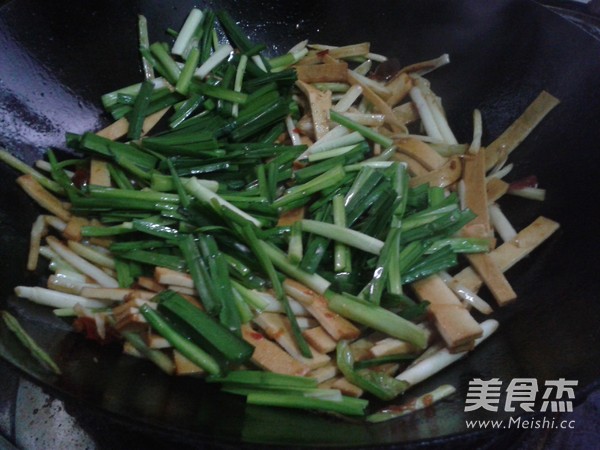 韭菜炒香干的做法