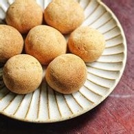 制作咸蛋黄肉松麻薯包