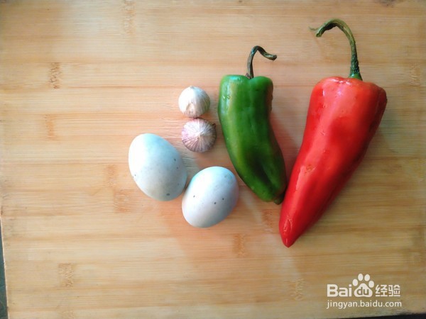 下酒菜之双椒虎皮皮蛋的制作方法