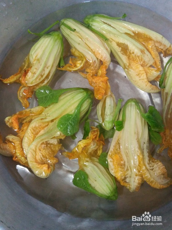 吃了还想吃的香脆炸南瓜花的烹饪方法