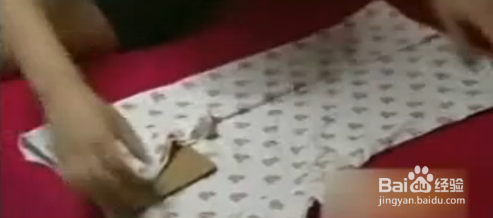 如何快速整齐的叠T恤