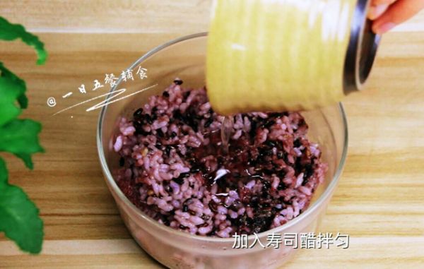 桃红大虾寿司卷