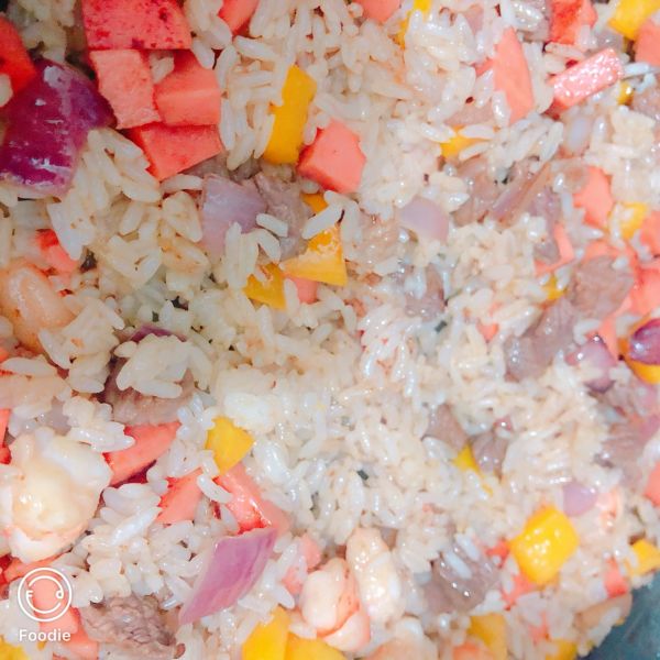 牛肉鲜虾芝士焗饭