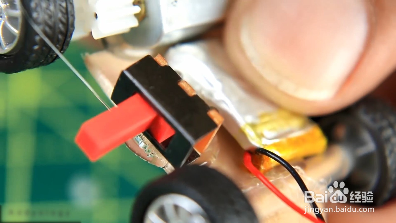 教你一分钟做电动玩具车，家里有小孩一定要做！