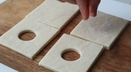 如何用手抓饼做千层酥