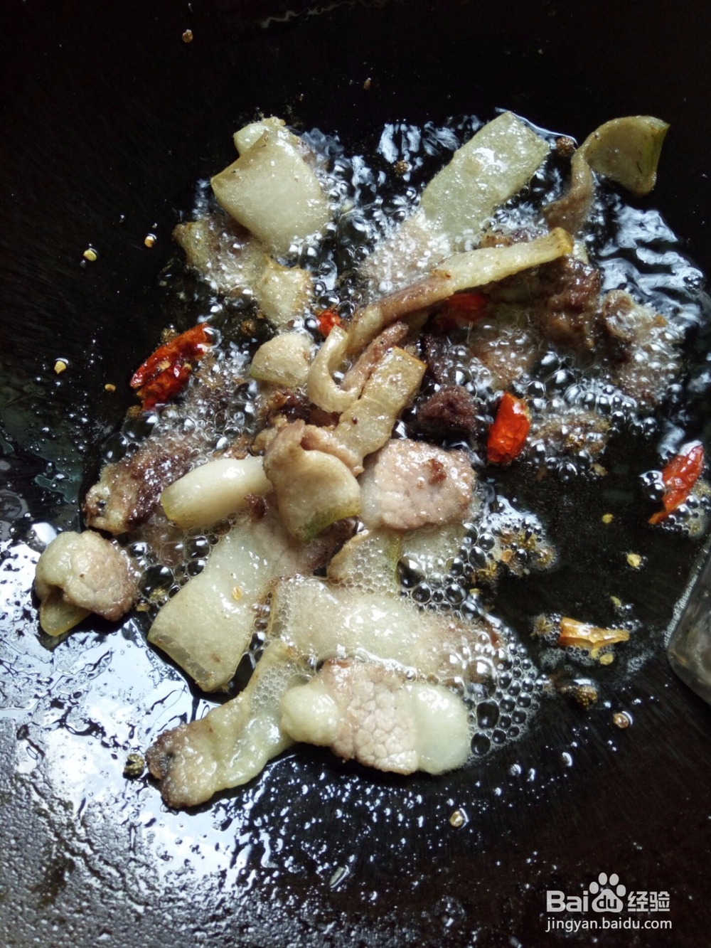 茭白苦瓜回锅肉盖浇饭,一个人的家常味。