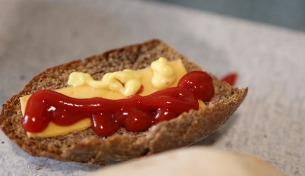 黑麦鸡肉蔬菜三明治