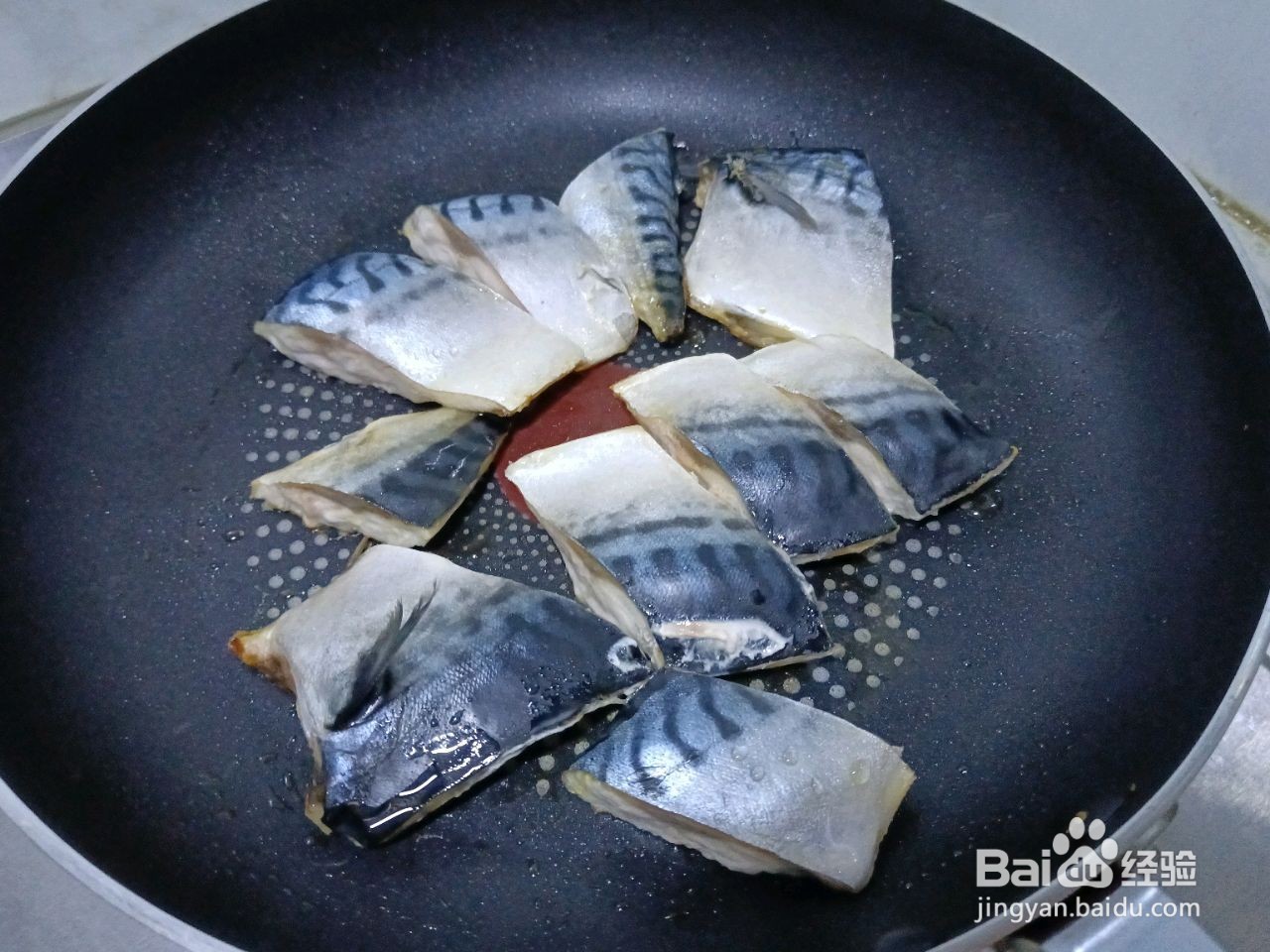 青花鱼焖年糕的做法