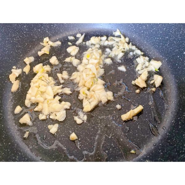 蒜香青椒炒花甲