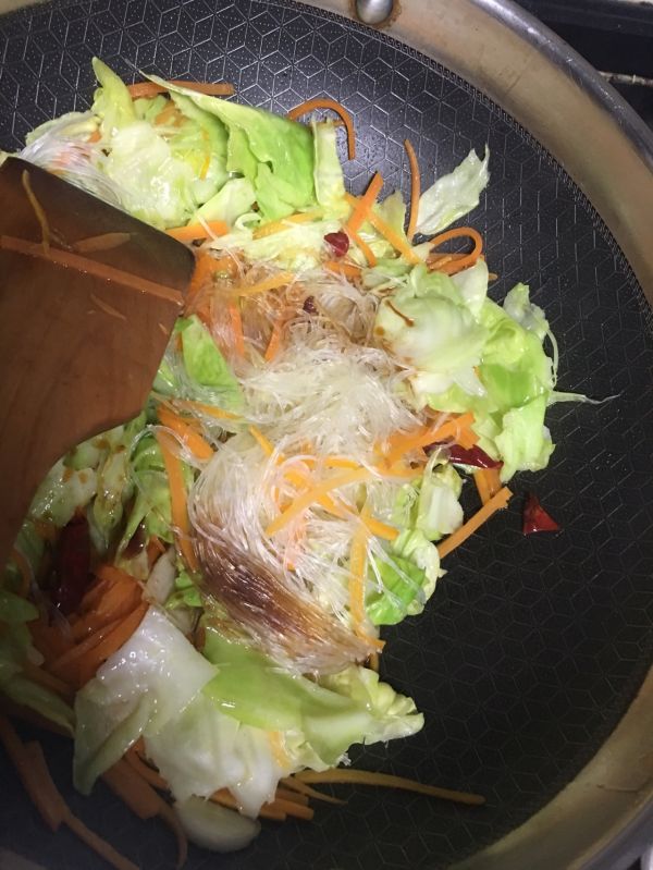 包菜鸡蛋炒粉丝