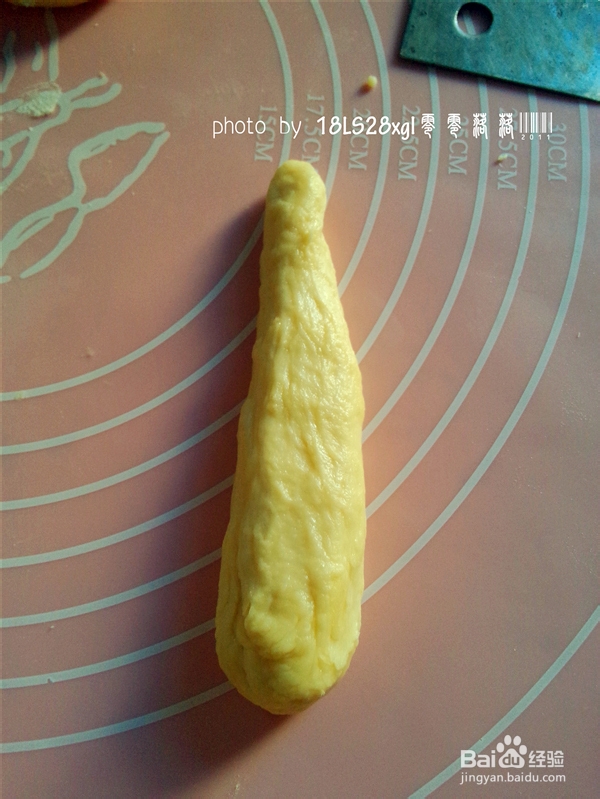 果味面包:橙皮牛角包