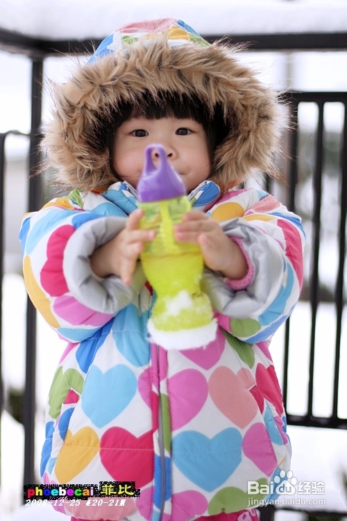 雪中宝贝俏表情(组图)