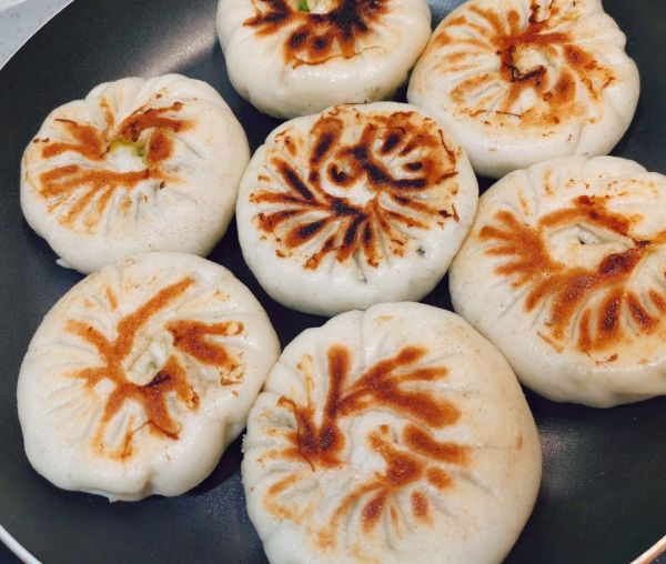 韭菜小墨鱼虾皮水煎包