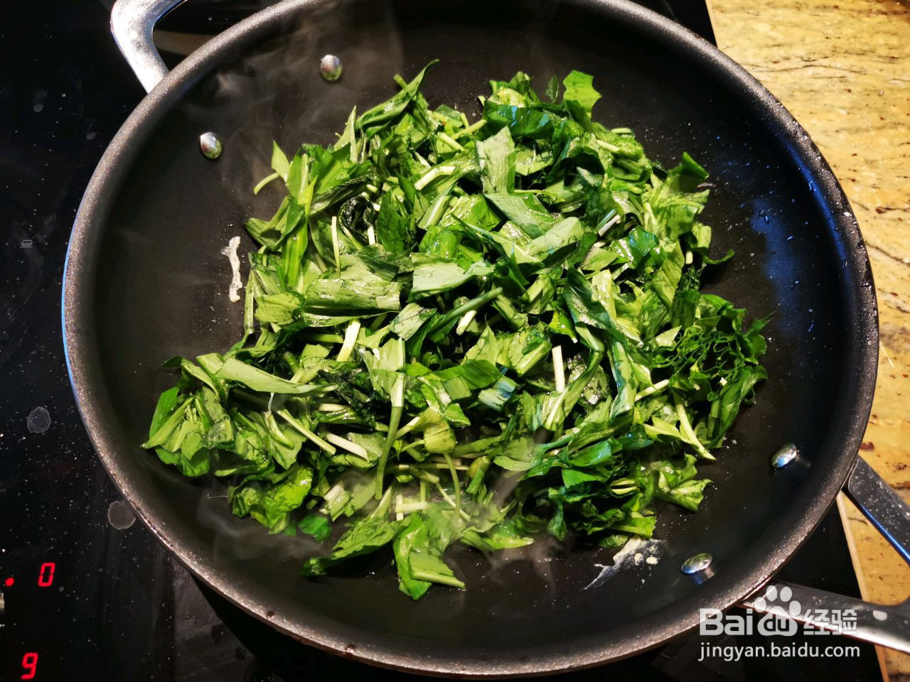 熊葱野韭菜炒鸡蛋的做法