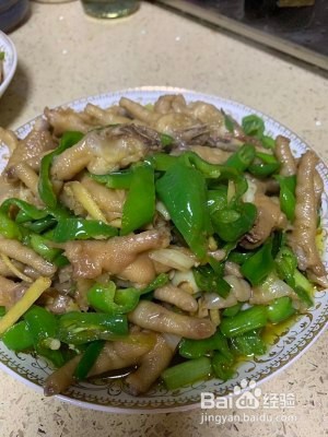 健康养生佳品青椒炒鸡爪的做法