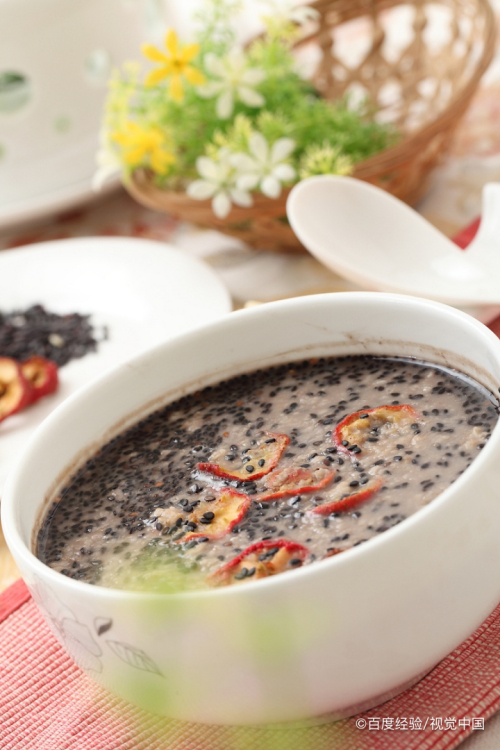 > 汤粥1 食材:芝麻仁6克,大米30克,白砂糖或蜂蜜适量 做法:将芝麻炒出