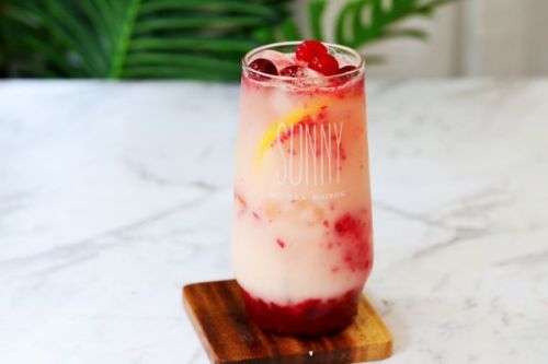 蔓越莓养乐多气泡饮