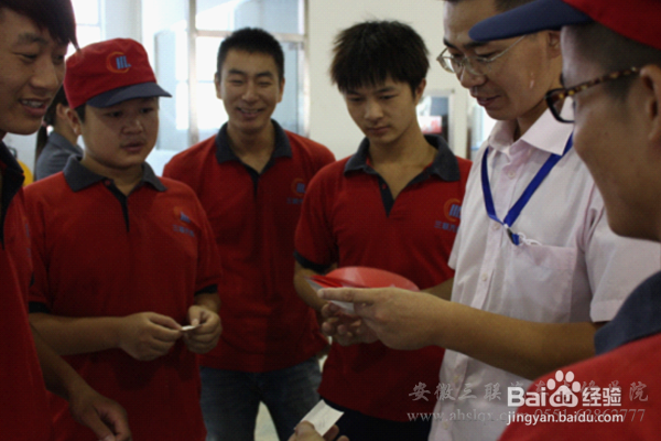 雾霾后洗车，注意颗粒物质对车漆有磨损