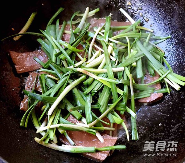 鸭血韭菜的做法