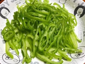 养生食补青椒豆干的做法