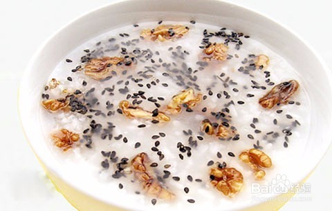 平时梳头发的时候掉发比较多，吃些什么好？