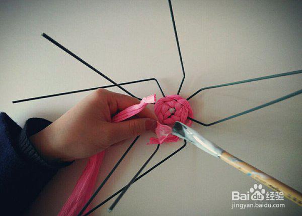 皱纹纸diy彩色手工笔筒