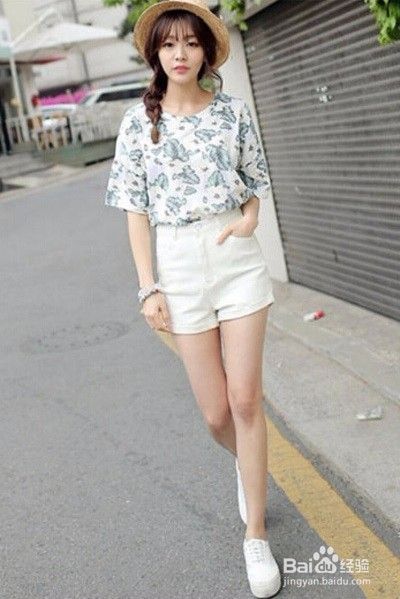白色短裤怎么搭配上衣 百度经验