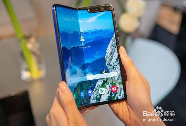 华为Mate X 对比三星Fold折叠屏,不同在哪里