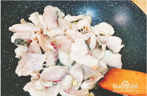 炒草鱼片的做法