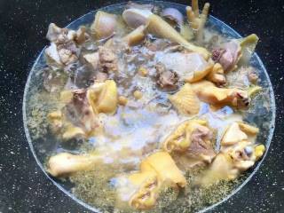 如何在家就能做一份新疆大盘鸡呢？