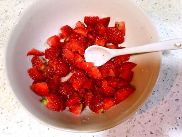 草莓椰奶西米露