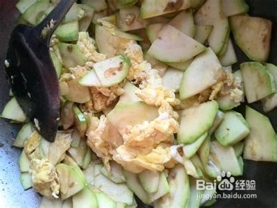 西葫芦炒鸡蛋的家常做法