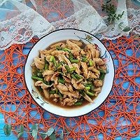 蒜苔炒鸡肉的美味做法