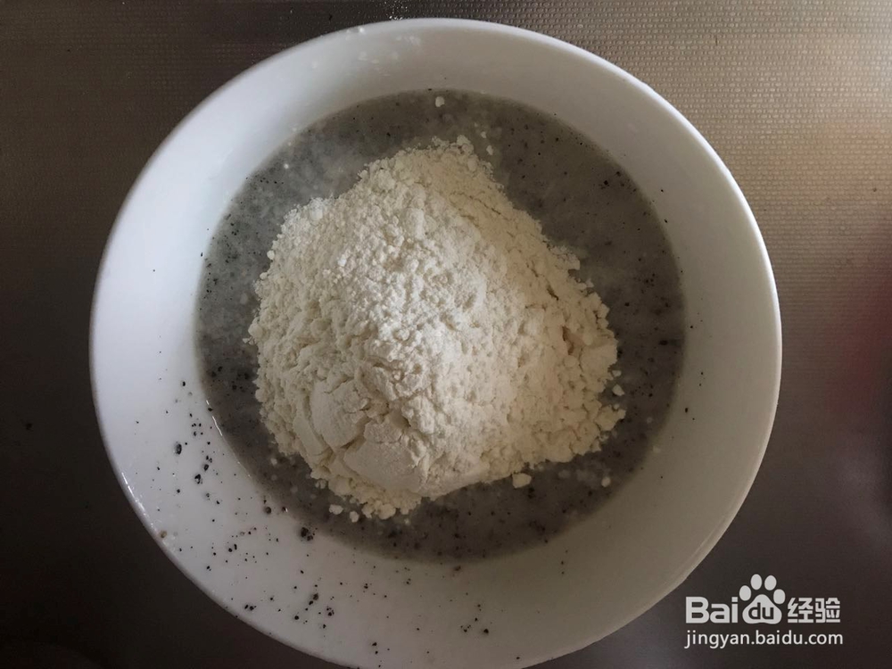 如何给孩子吃火龙果——果味鸡蛋饼