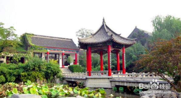 济南大明湖公园怎么游玩？