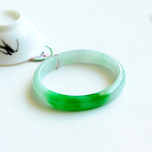 怎样保养翡翠玉器手镯？经验全攻略