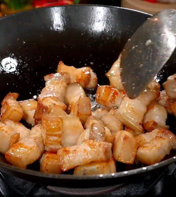 特色鹌鹑蛋红烧肉