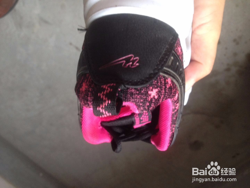 鞋磨脚后跟怎么办