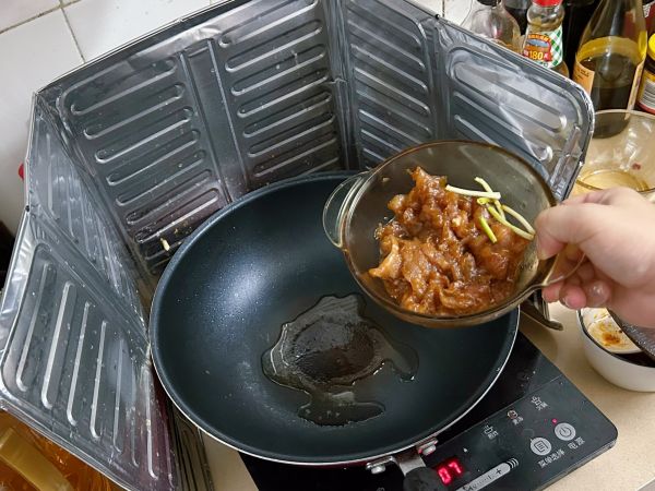 瘦肉豆芽炒河粉