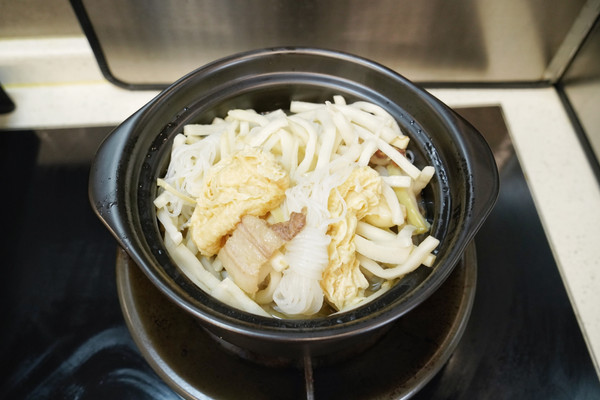 魔芋五花肉腐皮笋丝煲