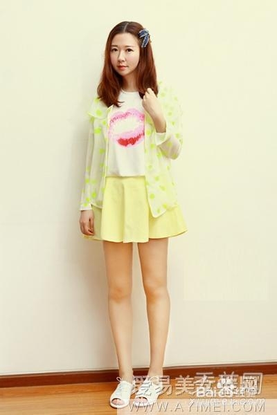 春夏迷你裙美搭 让矮个子女生很显高