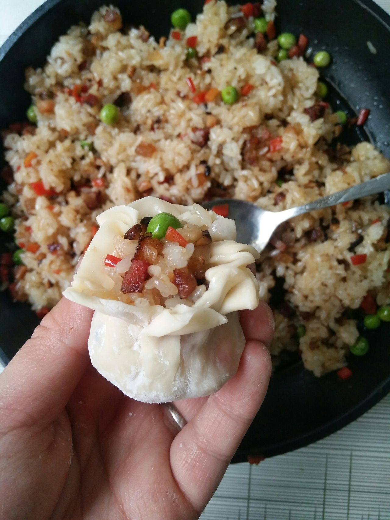 盐蛋黄烧麦制作，让您舌尖跳舞的美食！