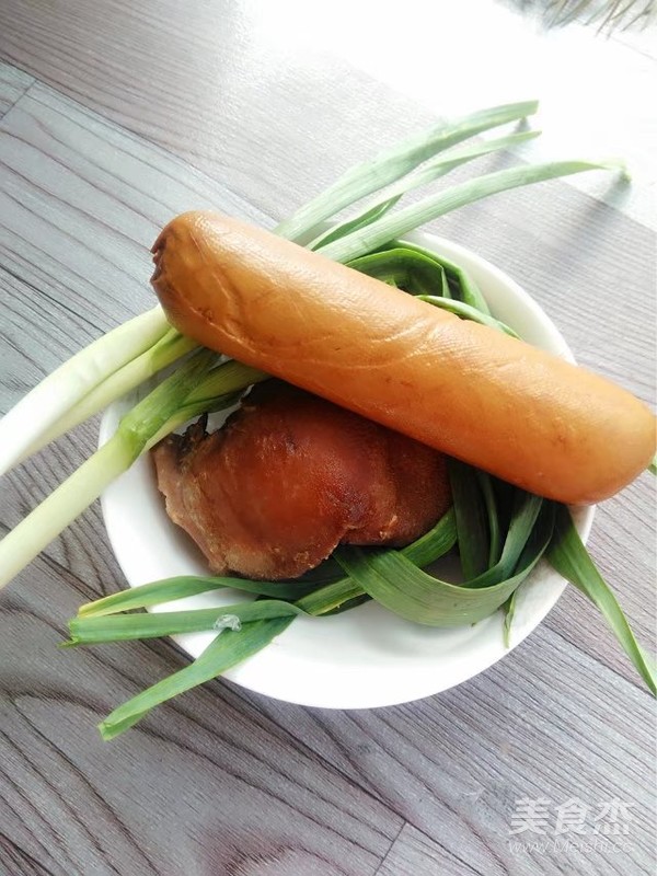 腊味烩素鸡的做法