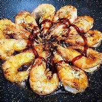 蚝油焖大虾的做法